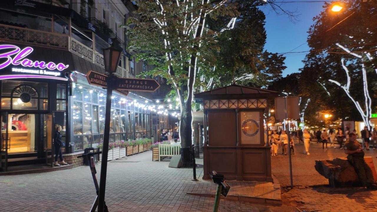 Квартира На Дерибасовcкой Odessa Exteriör bild